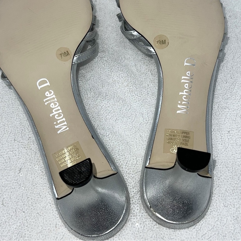 Michelle D sandals/ kitten heels silver leather with floral detail size 7 - Picture 4 of 15